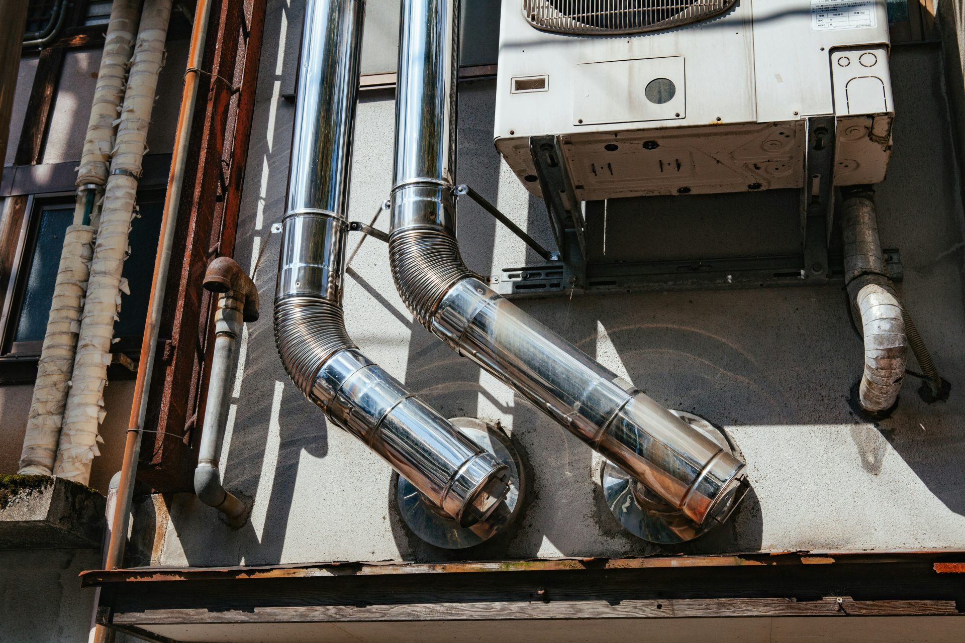 unité de climatisation extérieure blanche